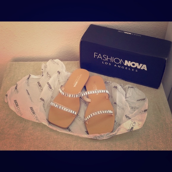 Fashion Nova - Attention Seeker Flat Sandals - Picture 1 of 3